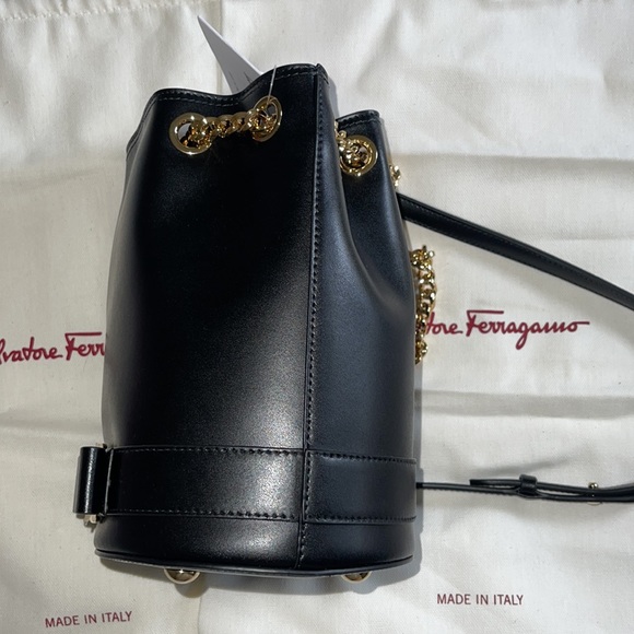 Salvatore Ferragamo Vara Bucket Bag in Small NWT - Picture 4 of 10